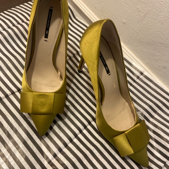 ZARA BASIC CHARTREUSE SATIN BOW HEELS SZ 36 SATEEN FORMAL WEDDING TUXEDO CHURCH - Picture 6 of 16